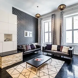 Bpr B&w Elegant Budapest