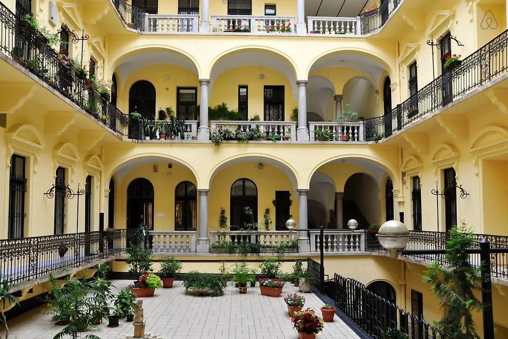 Charming Art Deco Flat Apartment Budapest