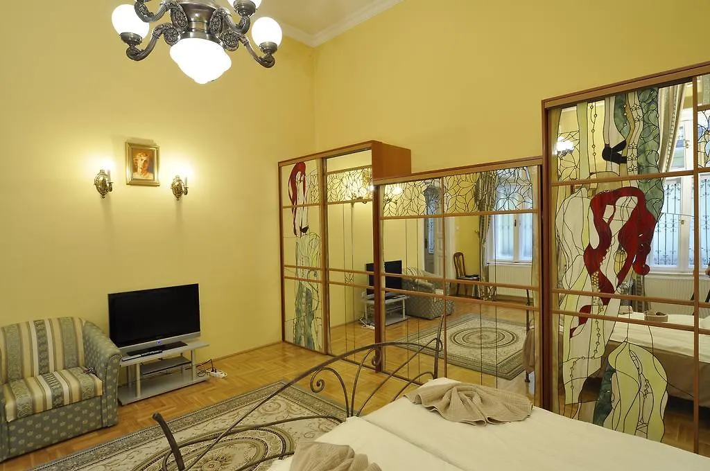 Charming Art Deco Flat Apartment Budapest