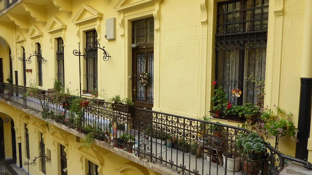 Charming Art Deco Flat Apartment Budapest
